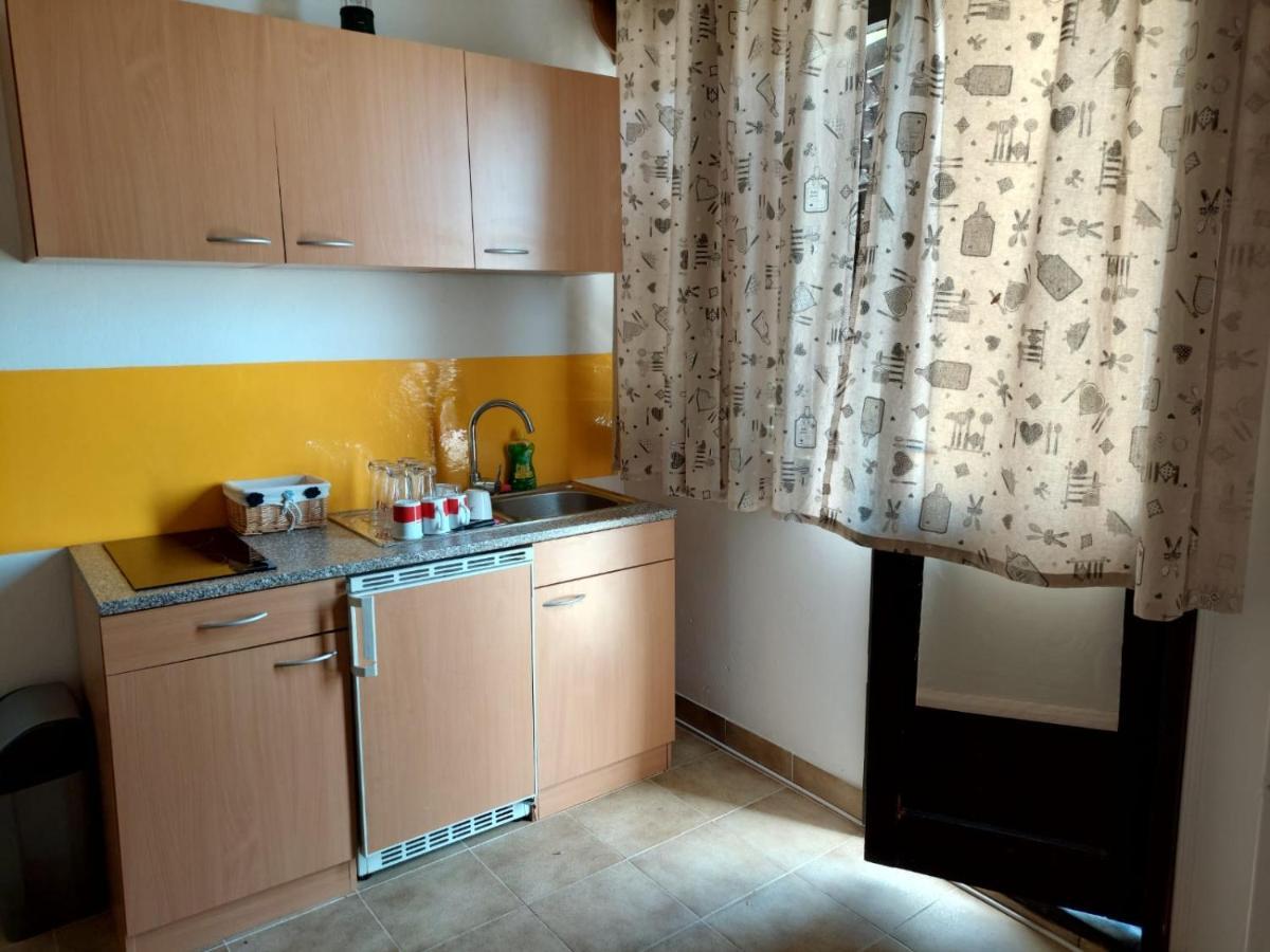 Apartment Galeb Lukovo Šugarje Exteriör bild